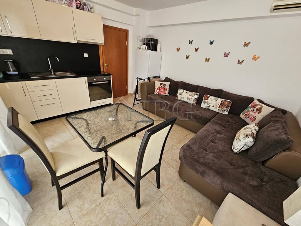 Interior view of a 1-bedroom apartment with a living room, dining area, and kitchen in Sveti Vlas.