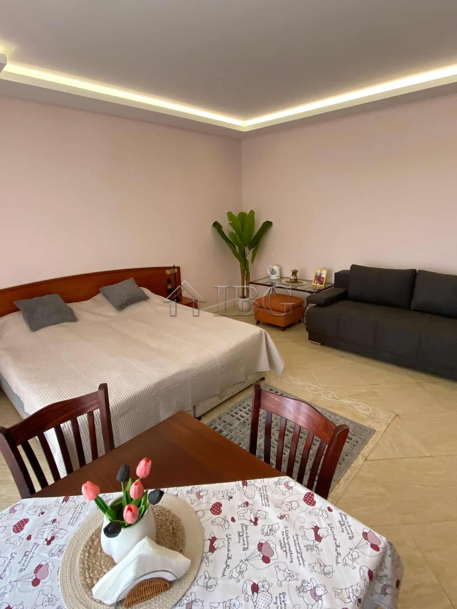 Modern studio apartment with pool view in Palazzo complex, Sunny Beach, perfect for relaxation and i.
