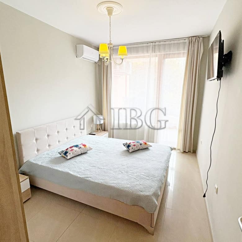 Bright and spacious one-bedroom apartment overlooking the pool in Sunflower complex, Sunny Beach. Pe.