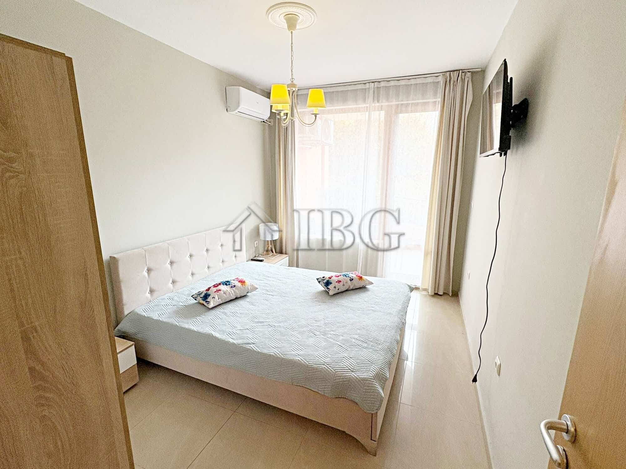 Bright and spacious one-bedroom apartment overlooking the pool in Sunflower complex, Sunny Beach. Pe.