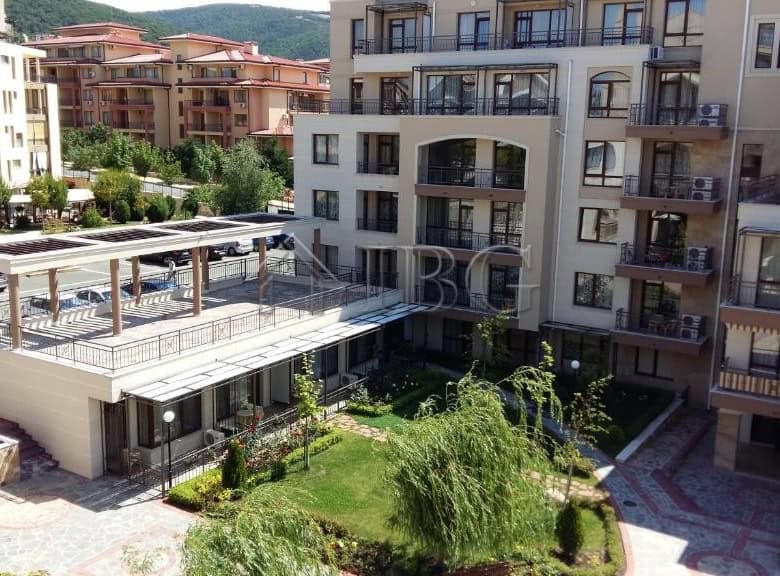 Modern furnished one-bedroom apartment in Sveti Vlas near the coast.