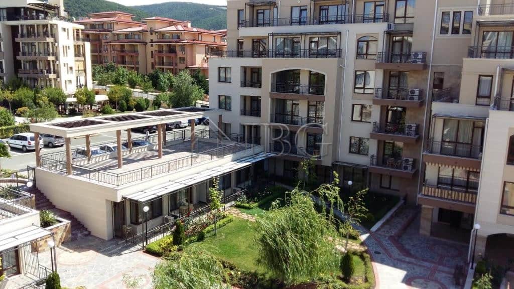 Modern furnished one-bedroom apartment in Sveti Vlas near the coast.