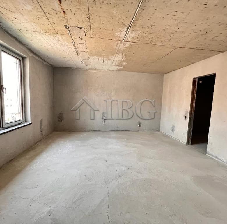 Unfinished apartment with large windows and panoramic sea views in Sveti Vlas, ideal for customizati.