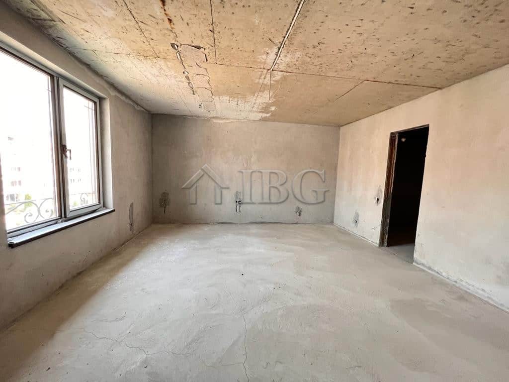 Unfinished apartment with large windows and panoramic sea views in Sveti Vlas, ideal for customizati.