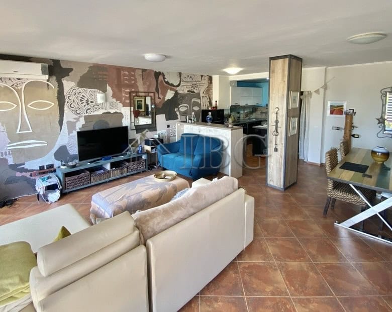 Bright interior of a spacious sea view apartment with 3 bedrooms and 2 bathrooms in Sveti Vlas. No m.