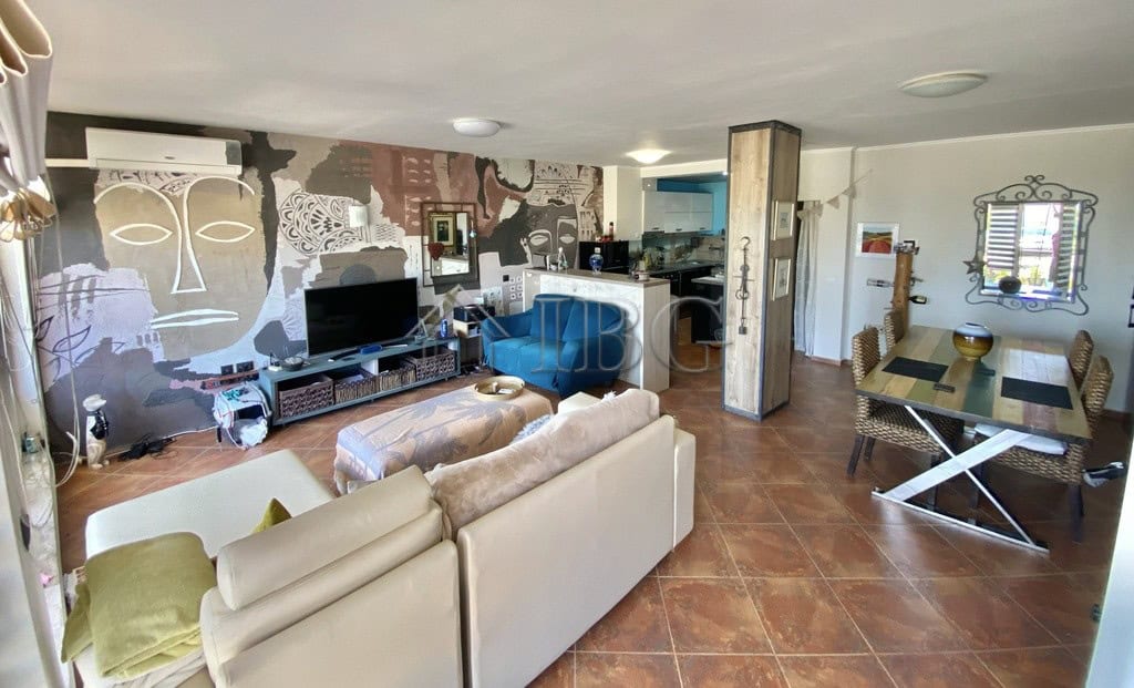 Bright interior of a spacious sea view apartment with 3 bedrooms and 2 bathrooms in Sveti Vlas. No m.