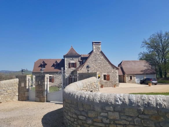Le Manoir House for Sale in Dordogne Valley, France.