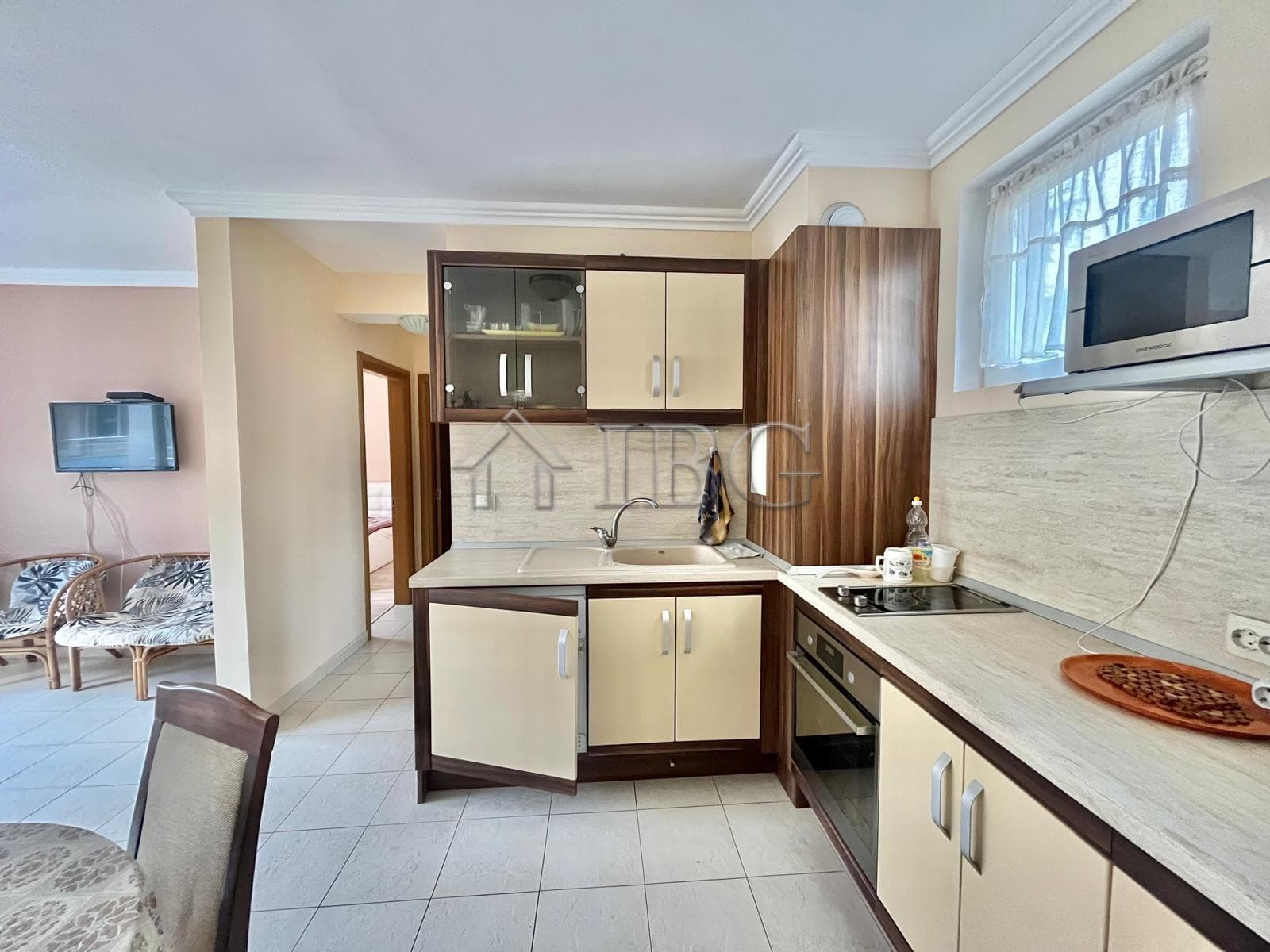 Bright 2-bedroom apartment overlooking the pool in Laguna 3, Sunny Beach. Perfect for relaxing holid.