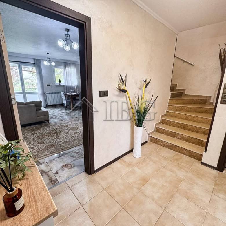Bright entrance hall with stairs and sea view in Victoria Hill property.