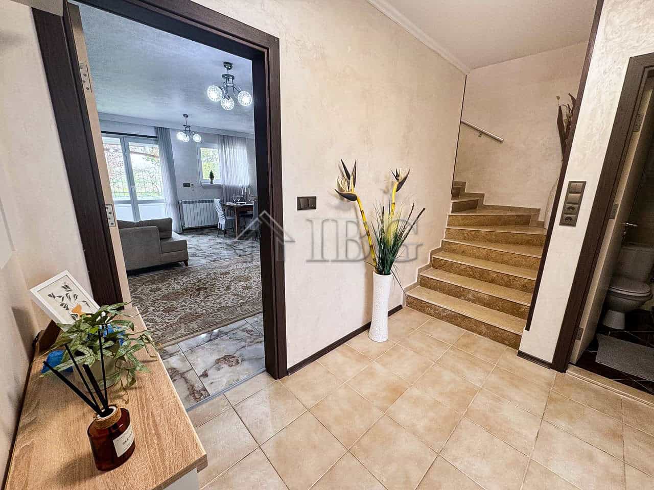 Bright entrance hall with stairs and sea view in Victoria Hill property.