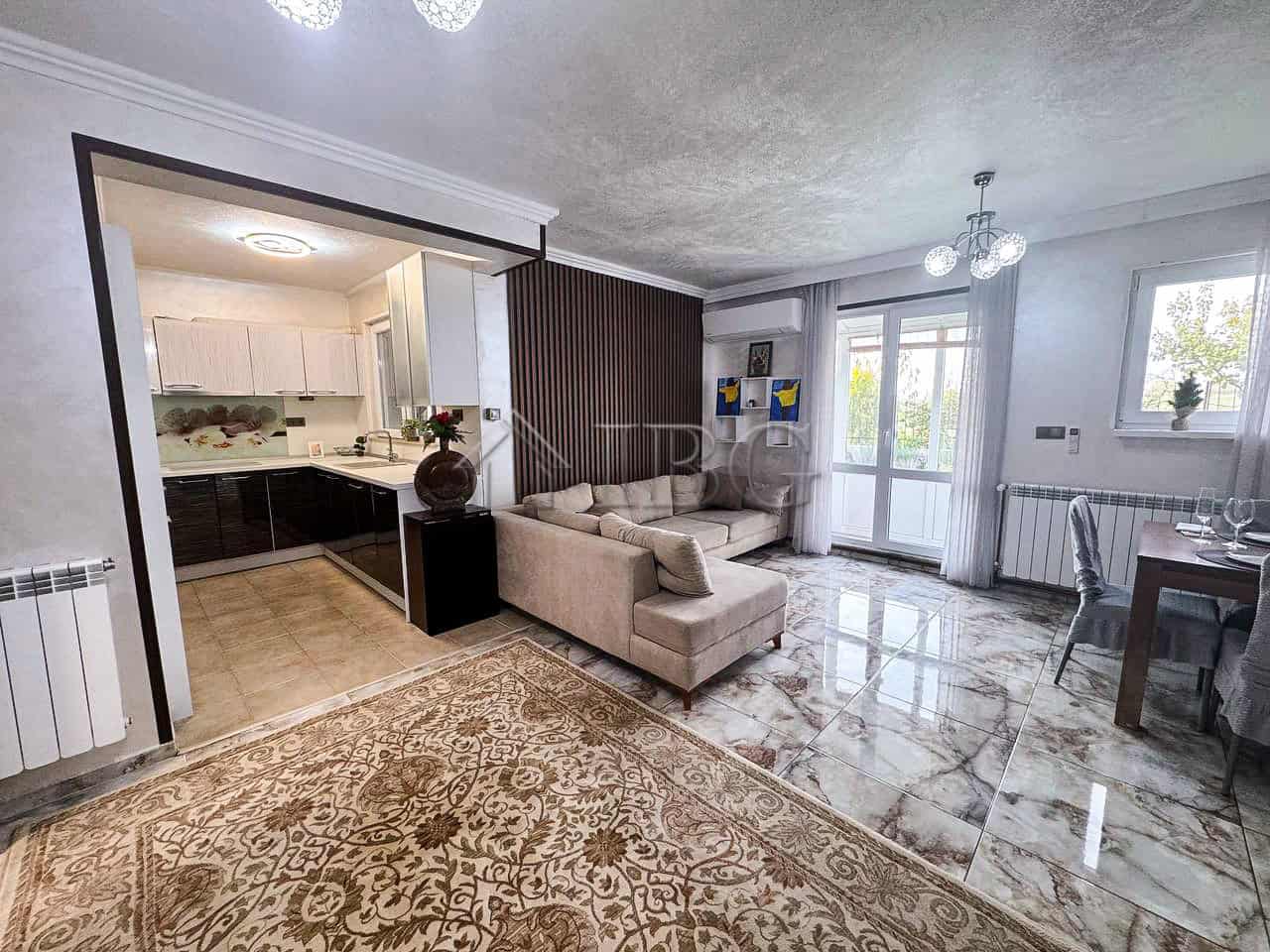 Bright living room with sea views and modern decor in Victoria Hill.