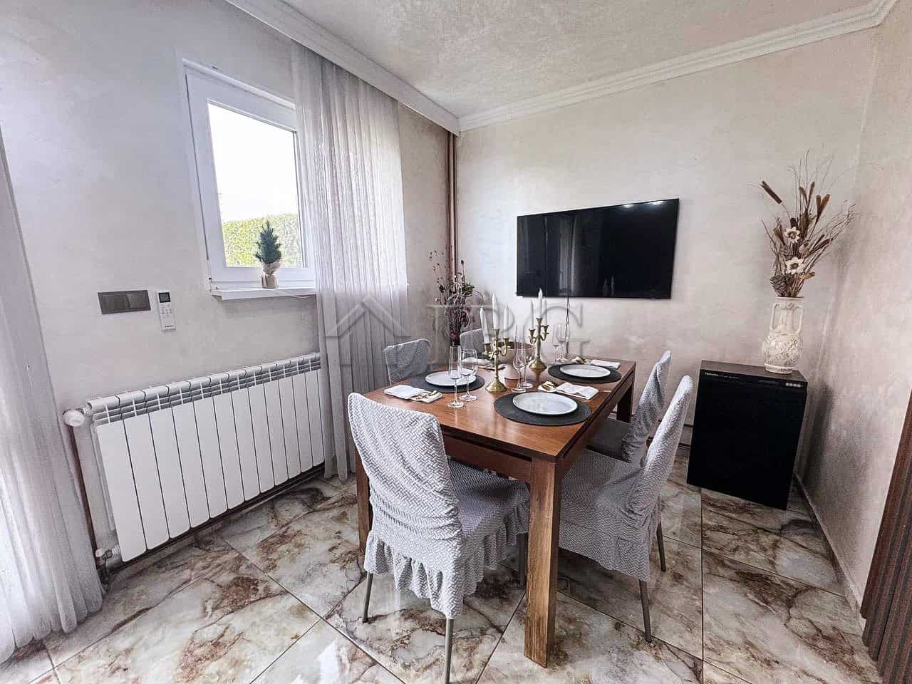 Bright dining area with sea views in Victoria Hill, between Burgas and Pomorie.