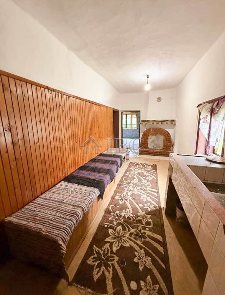 Charming partly renovated house with outbuildings close to the sea and General Toshevo. Ideal for co.