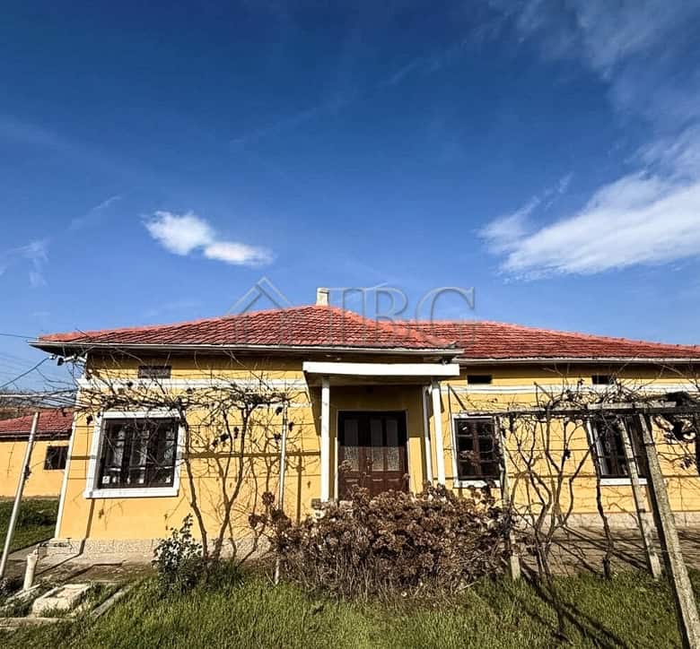 Spacious partly renovated house with outbuildings located near the sea and General Toshevo, ideal fo.