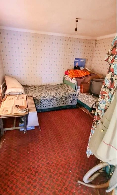 Spacious bedroom in a two-storey house with a large garden and private water well in Aleksandrovo vi.