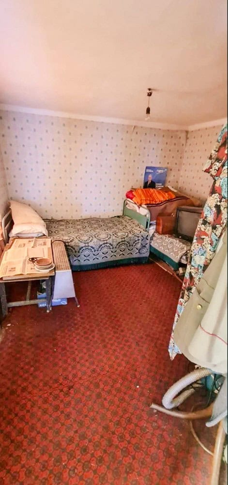 Spacious bedroom in a two-storey house with a large garden and private water well in Aleksandrovo vi.