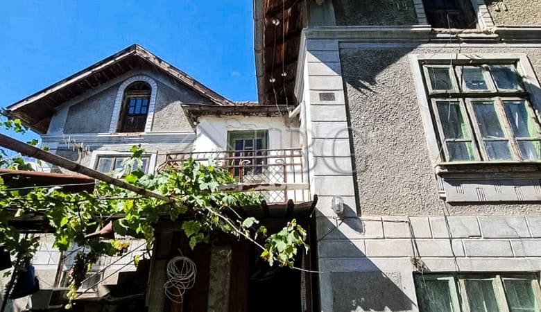 Two-storey house featuring a spacious garden and private water well in Aleksandrovo Village. Ideal f.