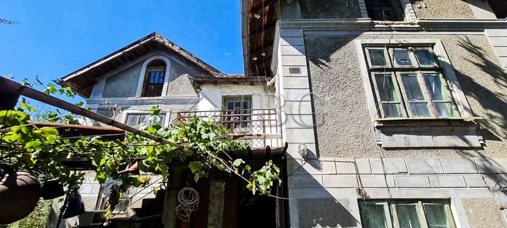 Two-storey house featuring a spacious garden and private water well in Aleksandrovo Village. Ideal f.