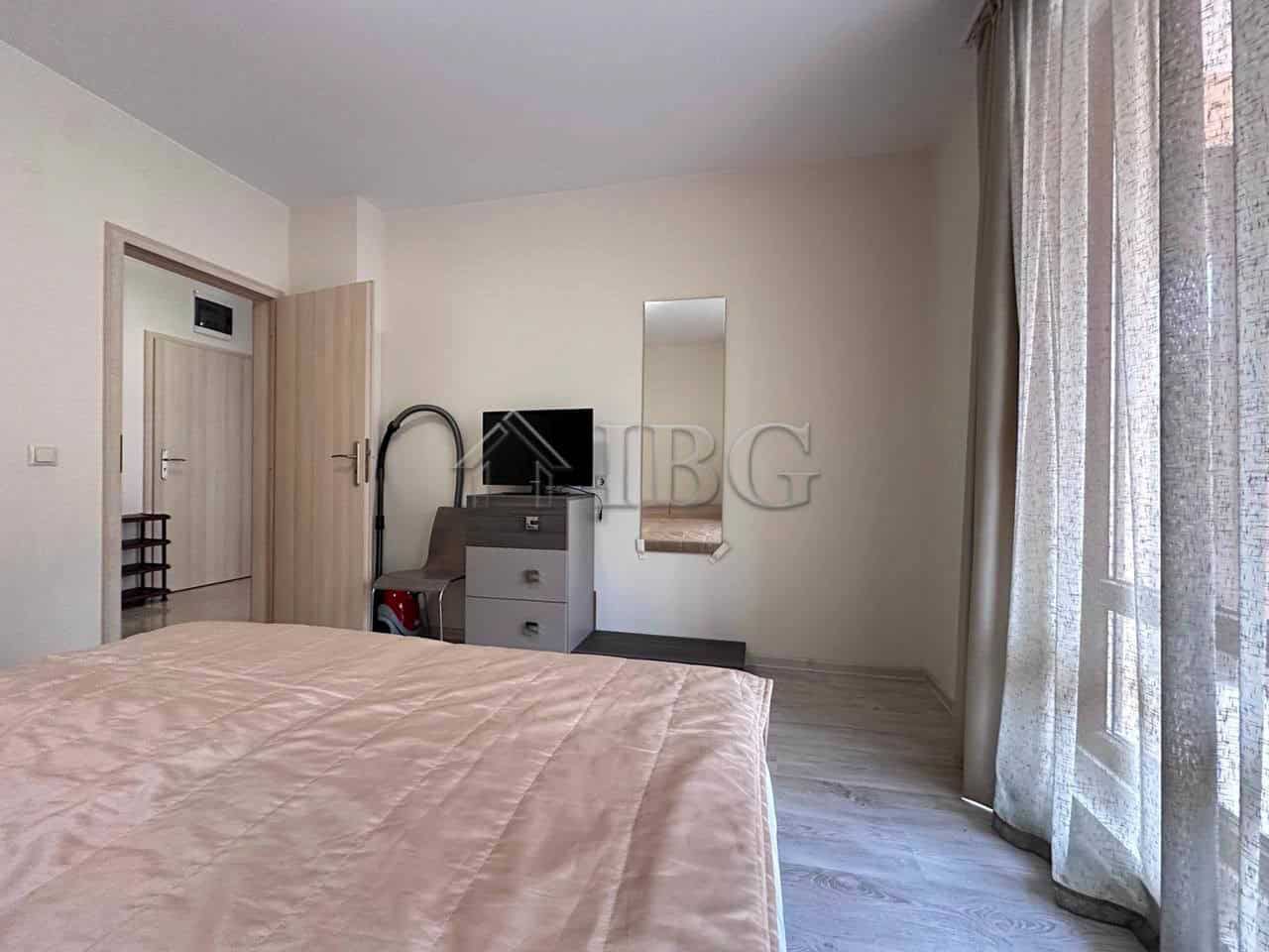 One-Bedroom Apartment in Sveti Vlas Spacious one-bedroom apartment in Star Dreams Complex, Sveti Vlas, offering comfort and modern ameni.