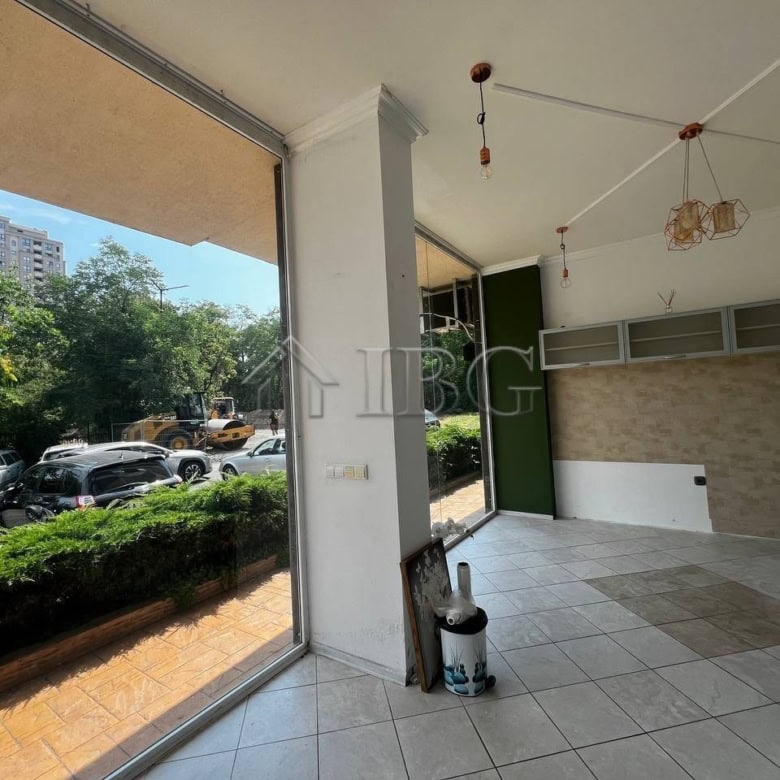 Office for sale in Burgas, 75 sq.m., close to Sea Garden with bright interior and modern amenities.