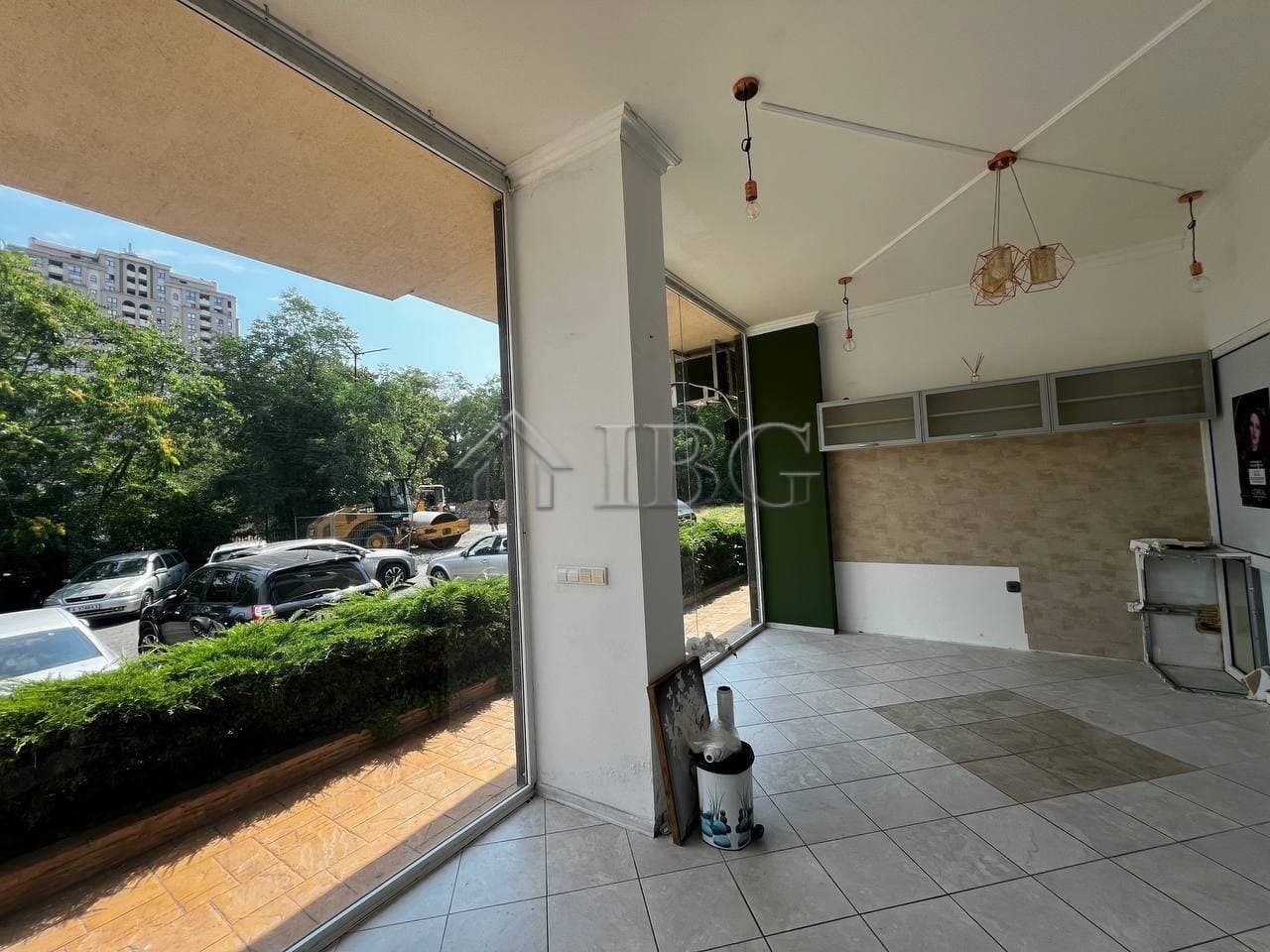 Office for sale in Burgas, 75 sq.m., close to Sea Garden with bright interior and modern amenities.