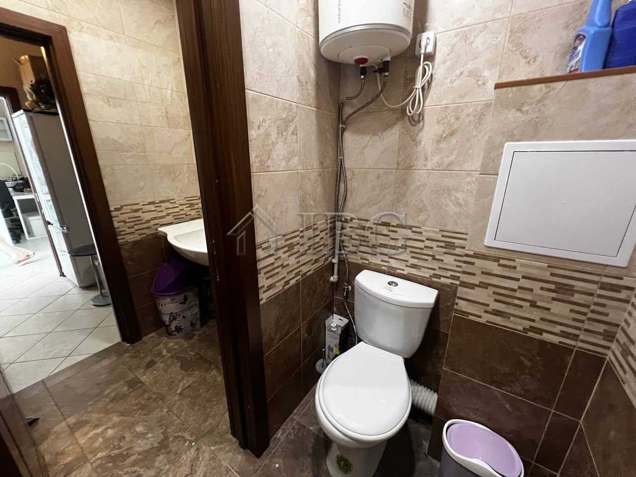 Office for sale in Burgas, close to Sea Garden, 75 sq.m., ideal for business or investment.