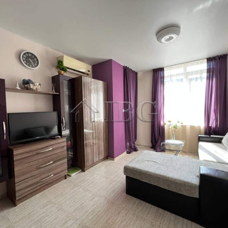 Modern 1-bedroom apartment with pool view in Sunny Beach, near the beach.