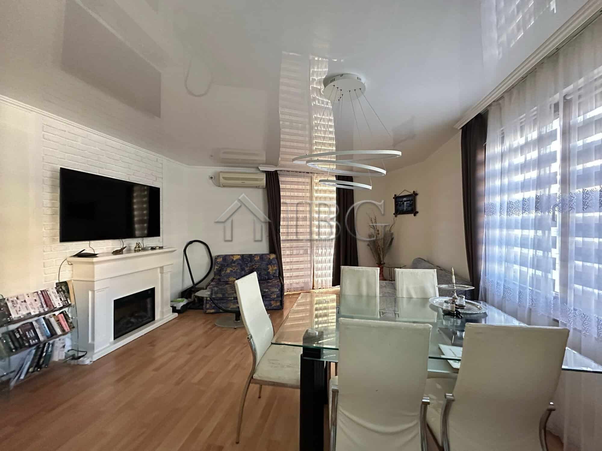 Spacious two-bedroom apartment in Star Fish Complex, Sveti Vlas, with bright living area and contemp.