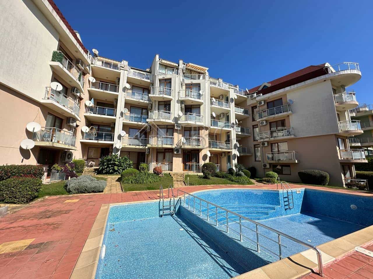 Spacious two-bedroom apartment in Star Fish Complex, Sveti Vlas, with balcony views.