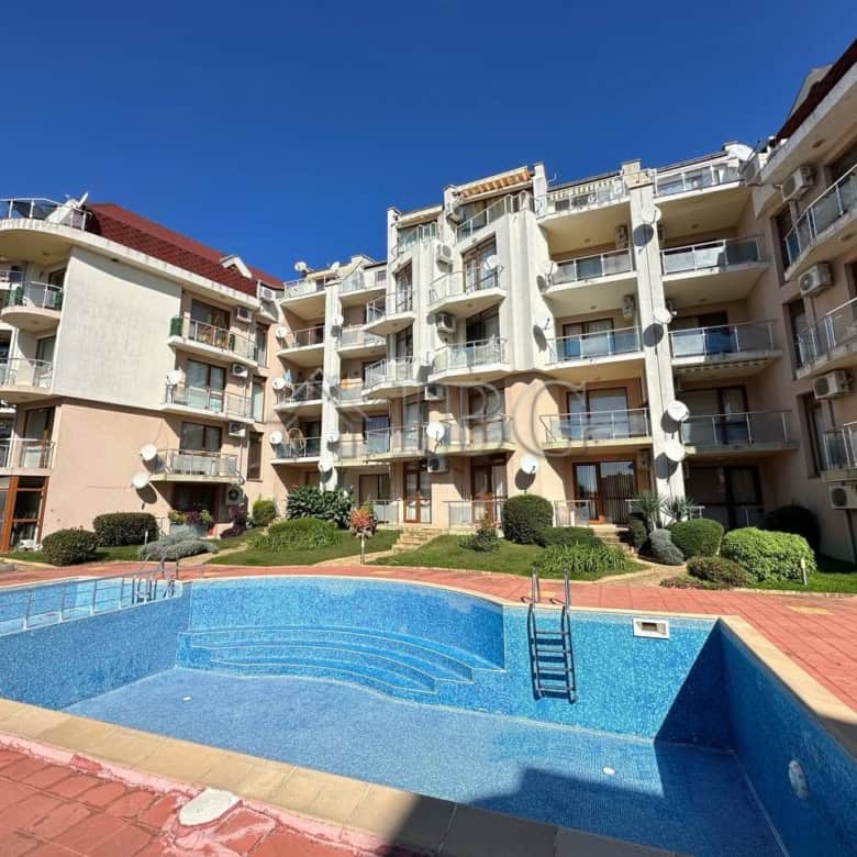 Spacious two-bedroom apartment in Star Fish Complex, Sveti Vlas, with modern amenities and balcony v.