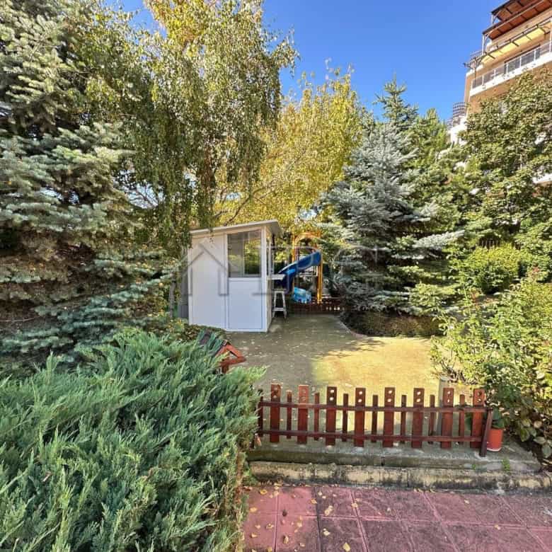 Spacious two-bedroom apartment in Star Fish Complex, Sveti Vlas, with lush greenery and garden views.