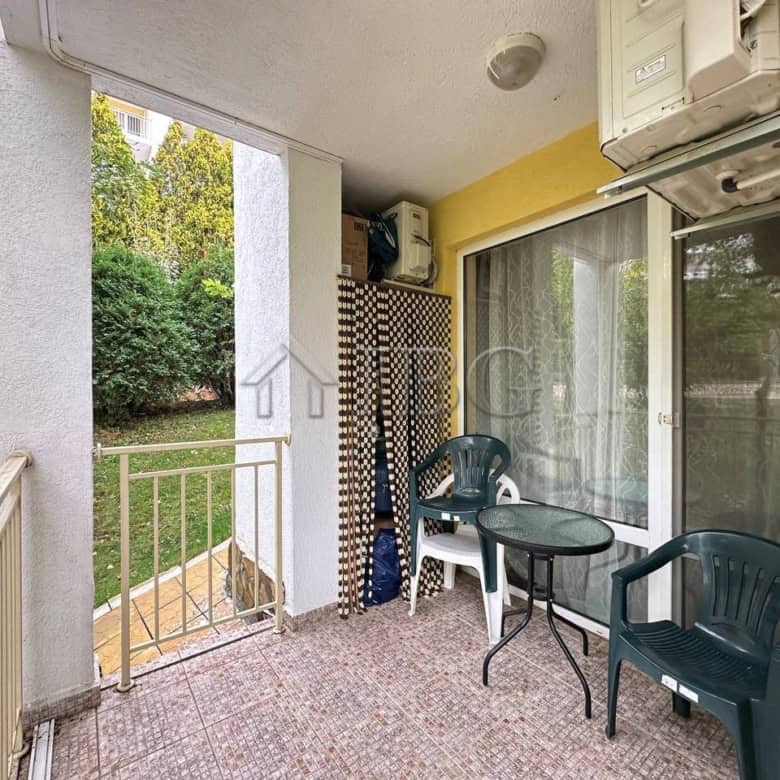 Ground floor 1-bedroom apartment with garden view and outdoor seating area in Sveti Vlas.