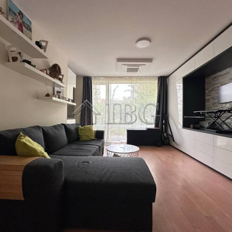 Bright ground-floor apartment with a garden view in Sveti Vlas. Perfect for relaxing and enjoying ou.