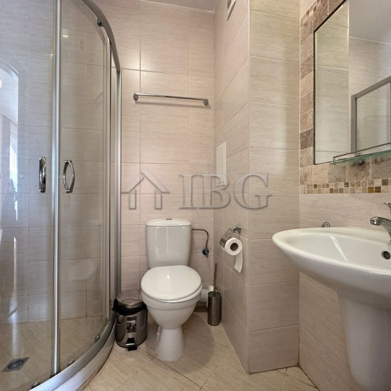 Bathroom with shower, toilet, and sink in a modern studio apartment in Cascadas Ravda.
