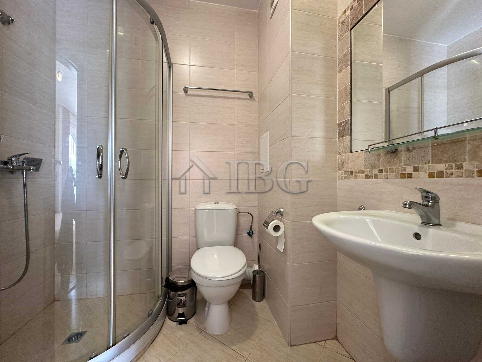 Bathroom with shower, toilet, and sink in a modern studio apartment in Cascadas Ravda.