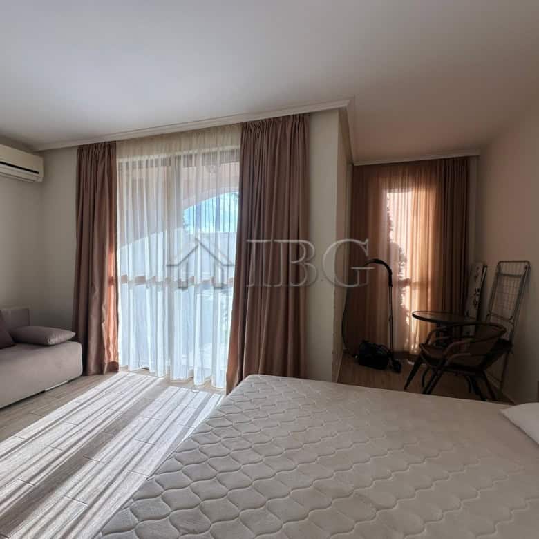 Pool access studio apartment in Cascadas Ravda, 350m from the sea, modern interior, bright living sp.