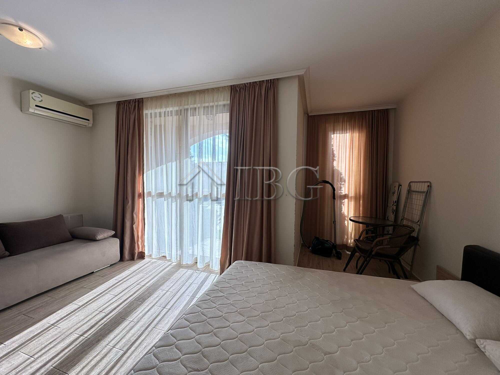 Pool access studio apartment in Cascadas Ravda, 350m from the sea, modern interior, bright living sp.