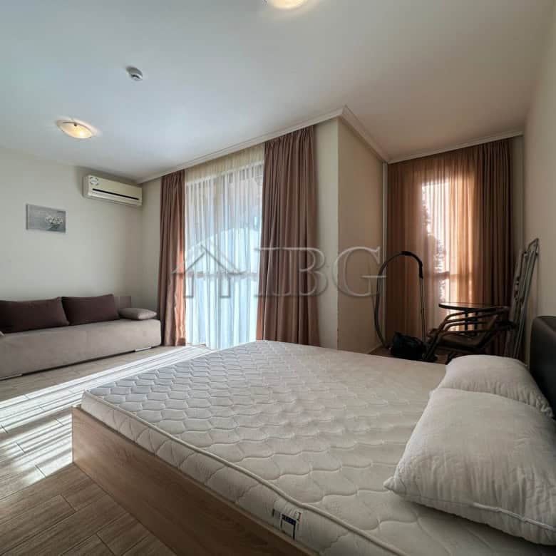 Studio with direct pool access near the sea in Cascadas Ravda, perfect for relaxing holidays.