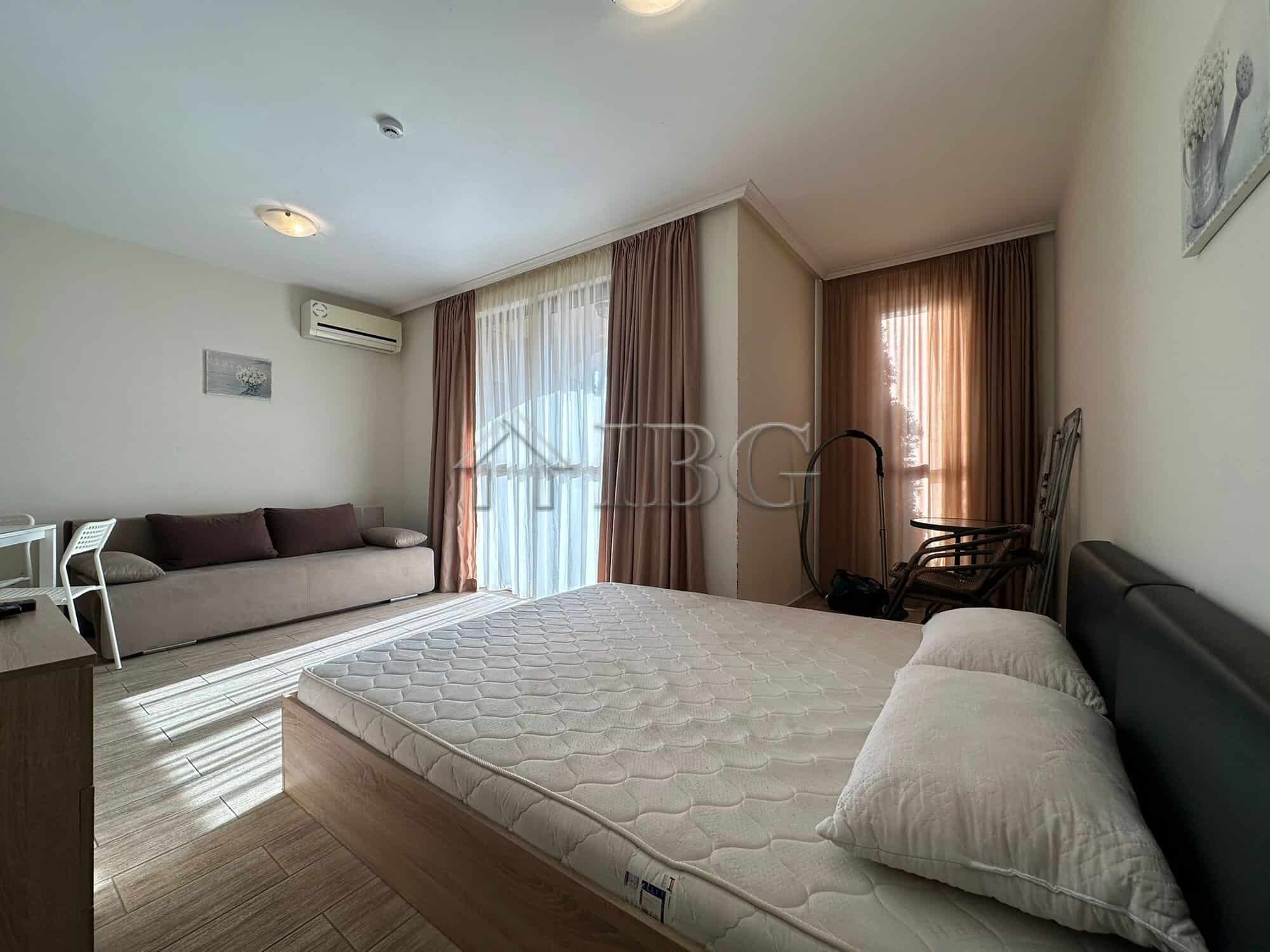 Studio with direct pool access near the sea in Cascadas Ravda, perfect for relaxing holidays.