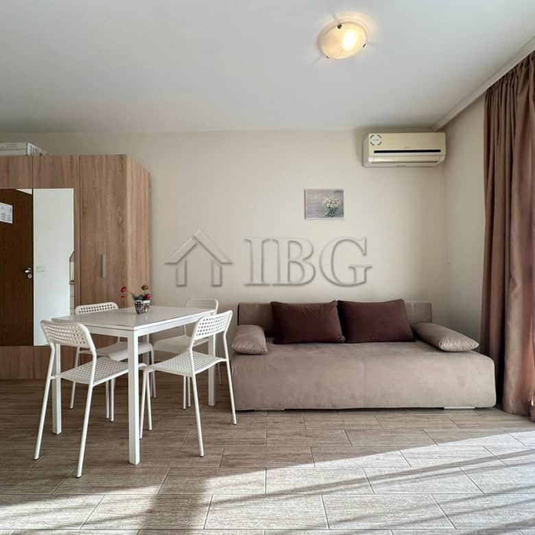 Cozy studio with direct pool access in Cascadas Ravda, 350m from the sea.