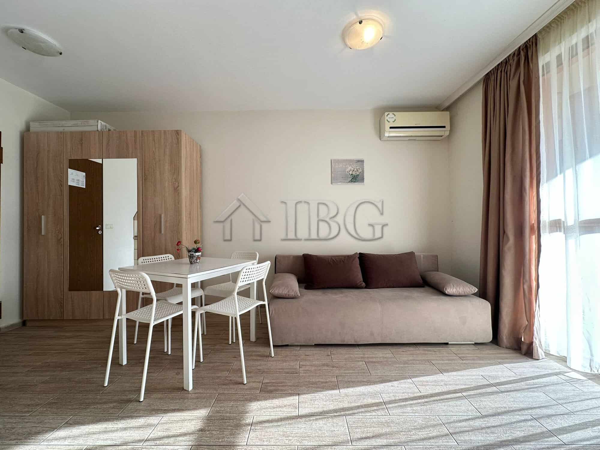 Cozy studio with direct pool access in Cascadas Ravda, 350m from the sea.