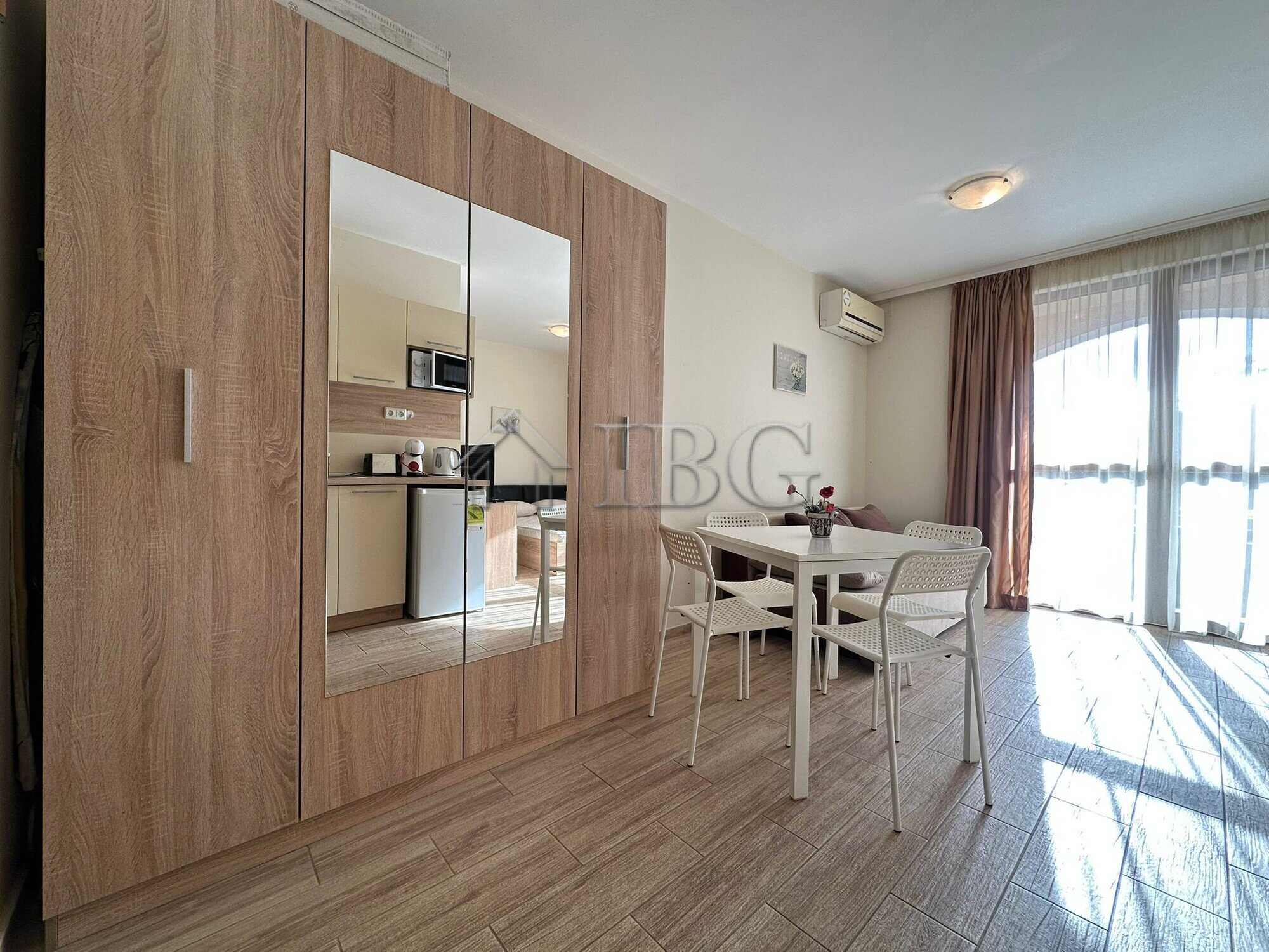 Modern studio with direct pool access in Cascadas Ravda, 350m from the sea.