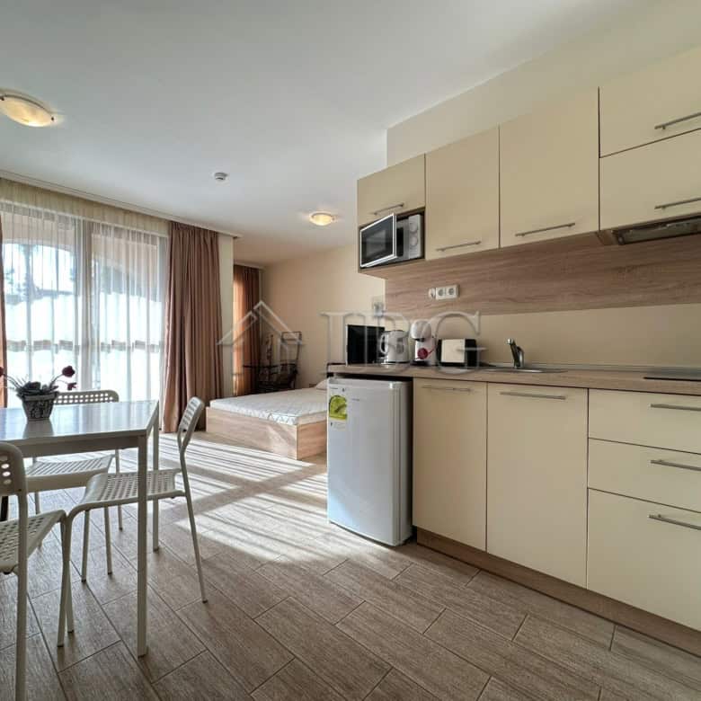 Studio with direct pool access in Cascadas Ravda, just 350 meters from the sea, featuring modern kit.