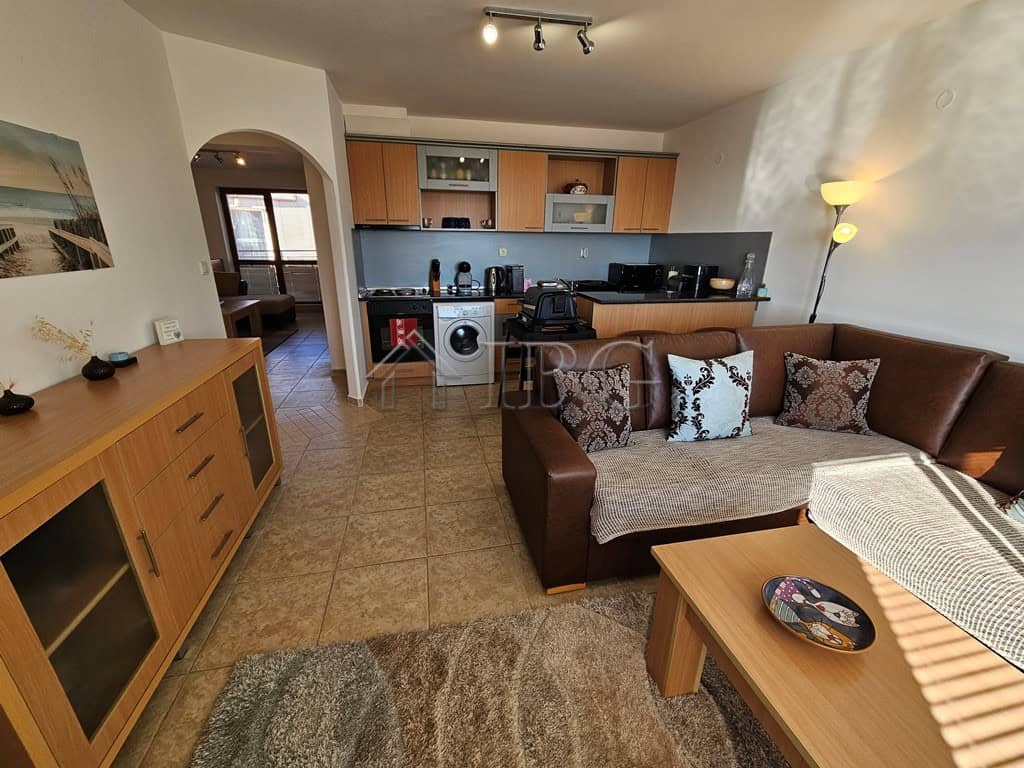 Spacious 2-bedroom apartment with sea views in Dinevi Resort, Sveti Vlas, featuring modern kitchen a.