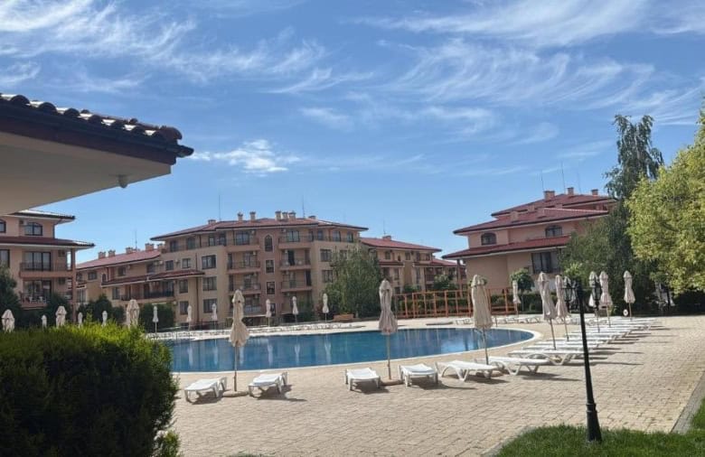 Bright 1-bedroom apartment in Sveti Vlas, just 200m from the beach, featuring contemporary design an.
