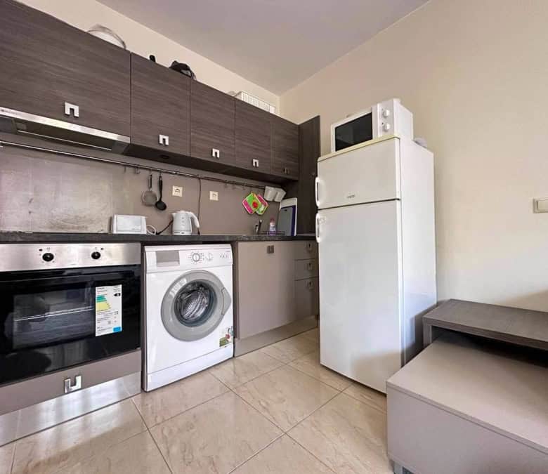 Compact kitchen with modern appliances in Star Dreams, Sveti Vlas, just 200m from the sea.