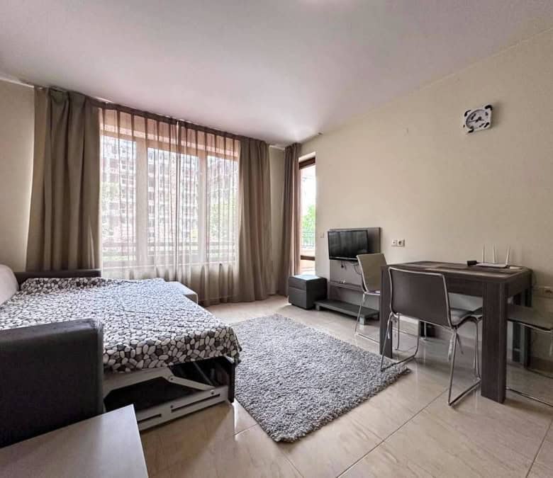 Bright 1-bedroom apartment in Sveti Vlas, 200m from the sea, with living area and dining space.