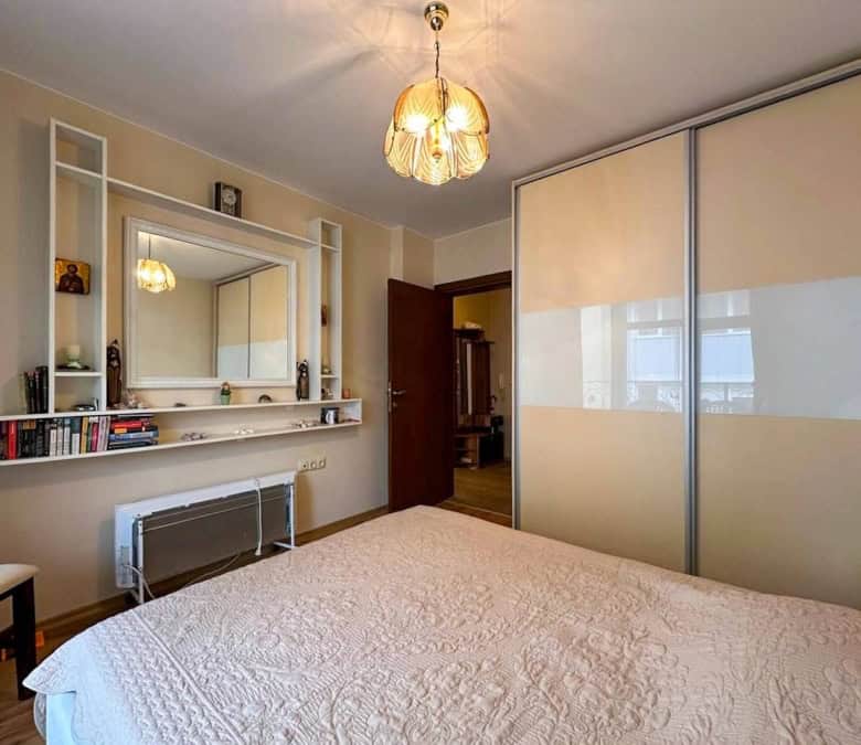 Apartment with sea views, bright bedroom, and modern furnishings in Ravda's Rich 3 complex.