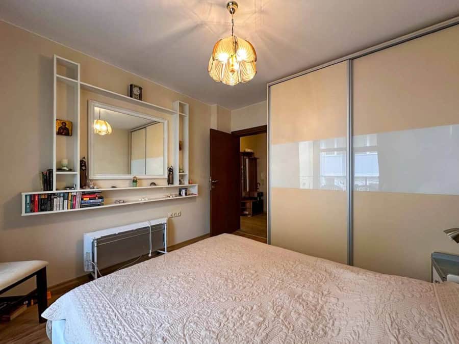 Apartment with sea views, bright bedroom, and modern furnishings in Ravda's Rich 3 complex.