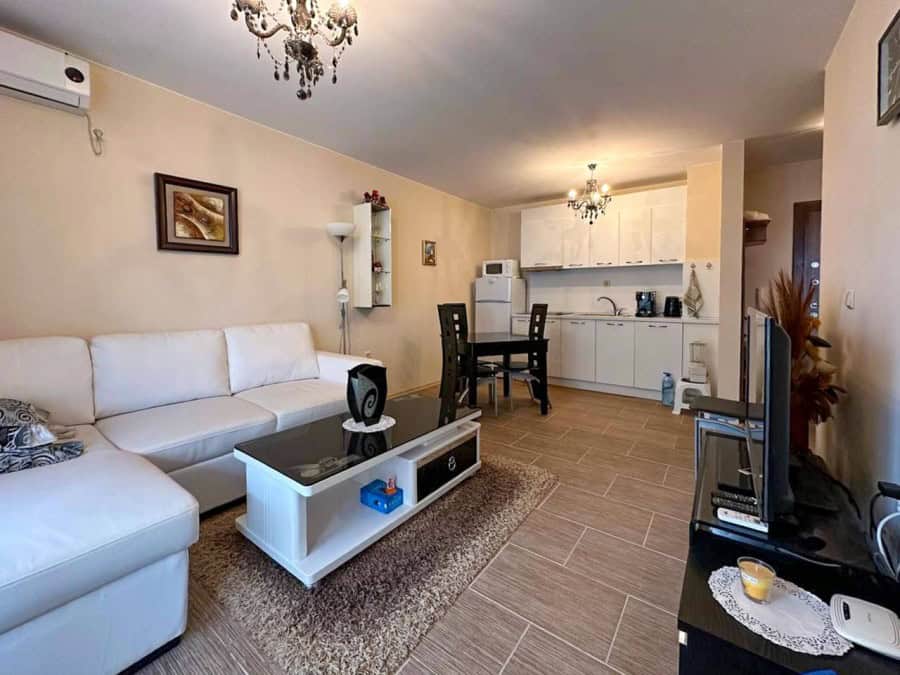 Bright sunny 1-bedroom apartment with sea views in Rich 3, Ravda, 66 sq.m. ideal for seaside living.